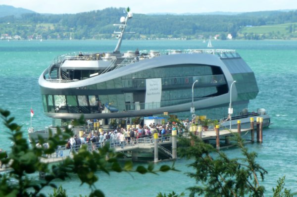 Guests loading onto the boat at Minau